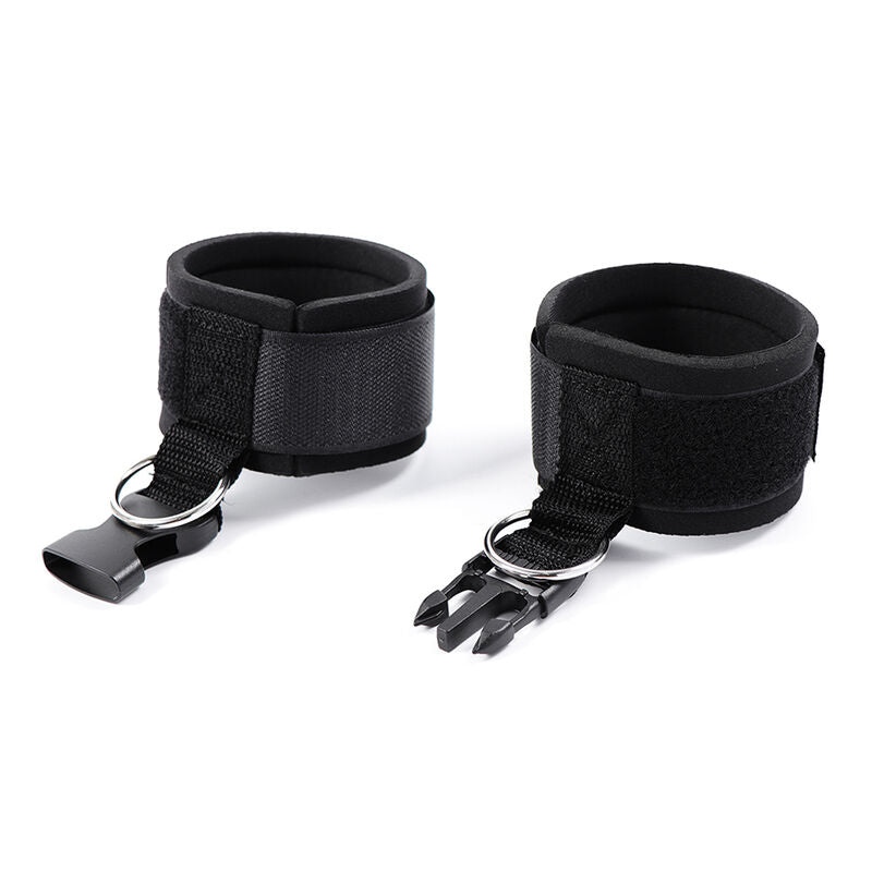 OHMAMA FETISH - NEOPRENE WRIST CLIP WITH HOOK AND RING